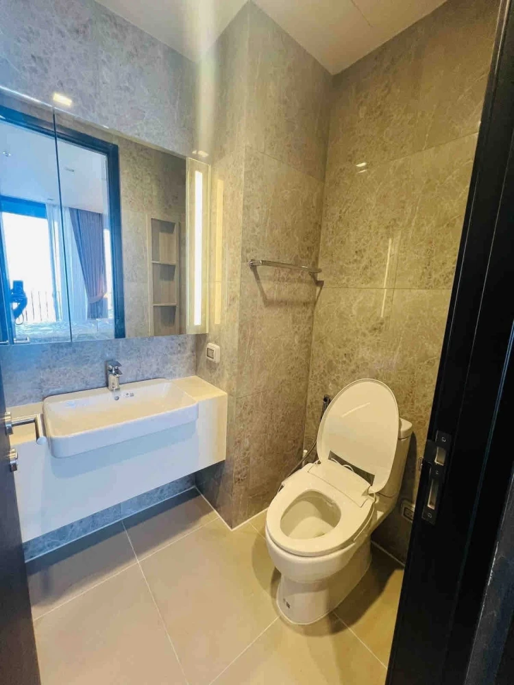 Urgent sale!! Noble Around Ari Condo, beautiful room on the 38th floor with panoramic views. Don't wait! Reserve now!!