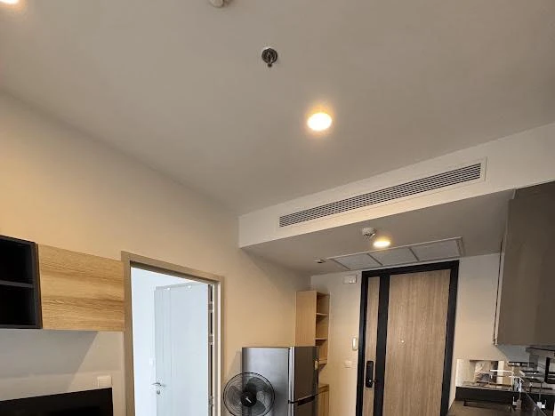 Urgent sale!! Condo Oka House Sukhumvit 36, 8th floor, beautiful unit, fully furnished, ready to move in. Don't miss out!!