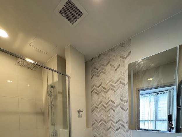 Urgent sale!! Condo Oka House Sukhumvit 36, 8th floor, beautiful unit, fully furnished, ready to move in. Don't miss out!!