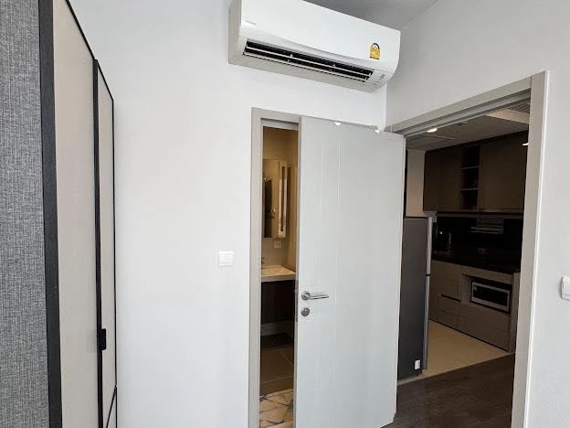 Urgent sale!! Condo Oka House Sukhumvit 36, 8th floor, beautiful unit, fully furnished, ready to move in. Don't miss out!!