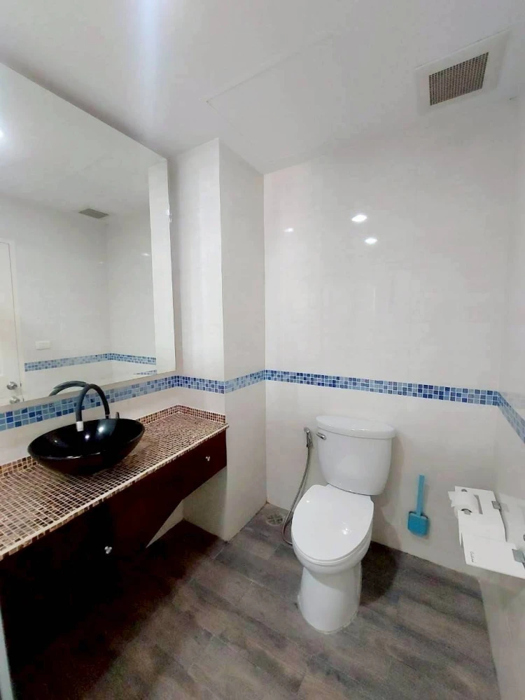 Urgent sale!! Condo Life @ Phahon-Ari, newly renovated room, ready to move in, don't miss it!!