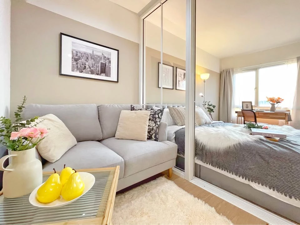 Urgent Sale!! Iris Avenue On Nut - Wongwaen Condo, 5th Floor, Building 5. Beautiful unit, super livable, great price! Don't miss out!!
