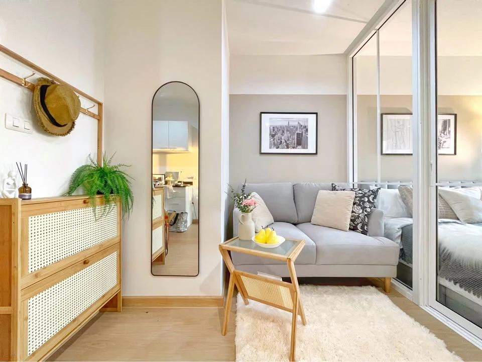 Urgent Sale!! Iris Avenue On Nut - Wongwaen Condo, 5th Floor, Building 5. Beautiful unit, super livable, great price! Don't miss out!!