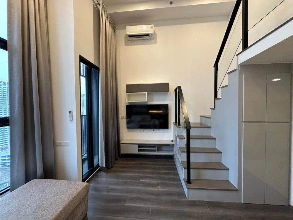 Urgent sale! Knightsbridge Space Ratchayothin condo. Beautifully decorated, high-quality built-ins, and an amazing price—you don't want to miss this!
