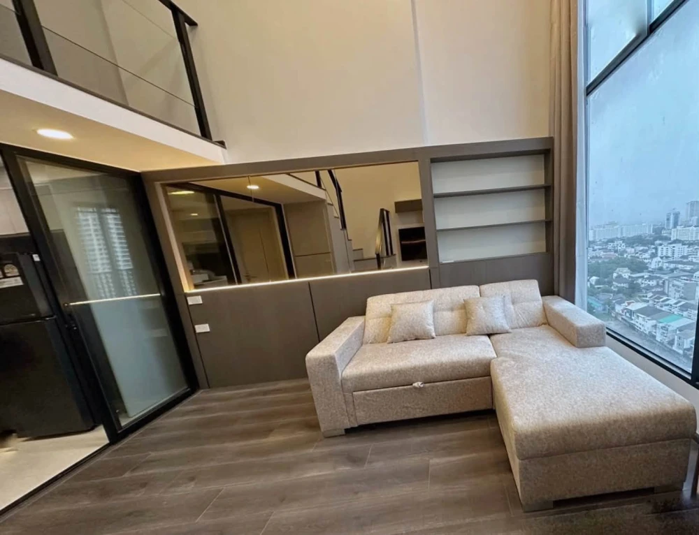 Urgent sale! Knightsbridge Space Ratchayothin condo. Beautifully decorated, high-quality built-ins, and an amazing price—you don't want to miss this!