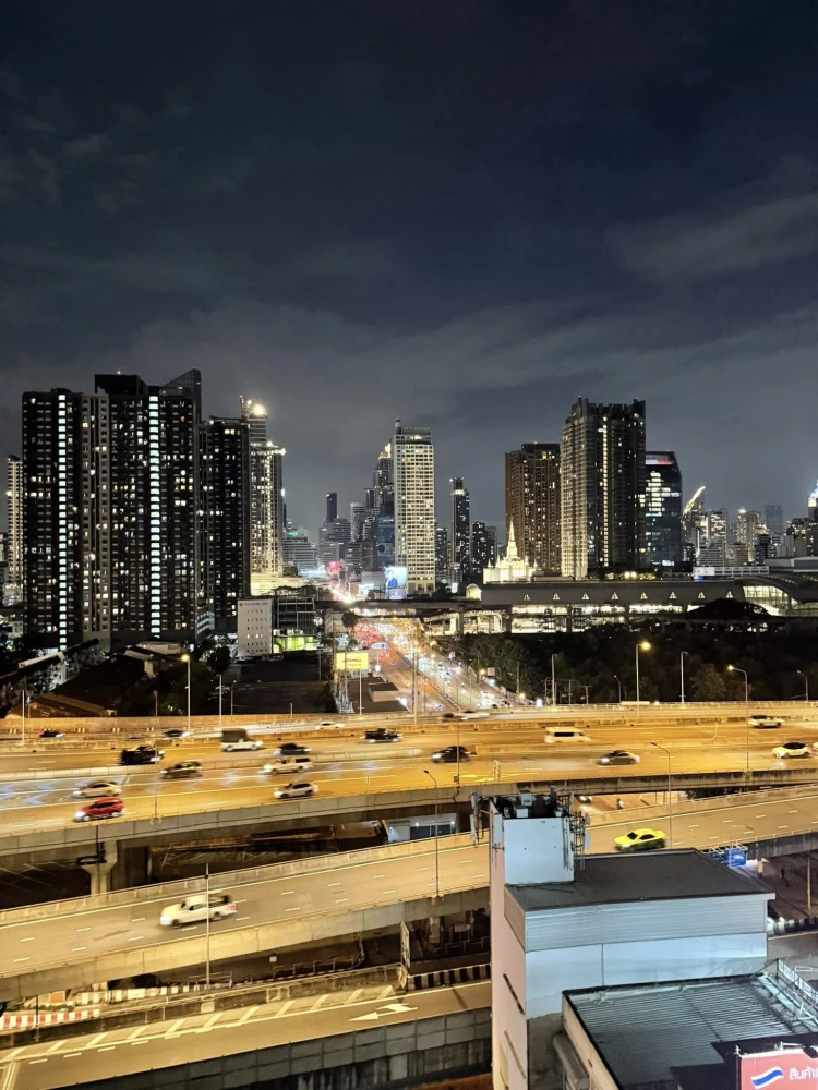 sale or rent! Rhythm Asoke Condo, 2 rooms, ready to move in, 12th floor, just the right height, great price. Come and reserve yours today!