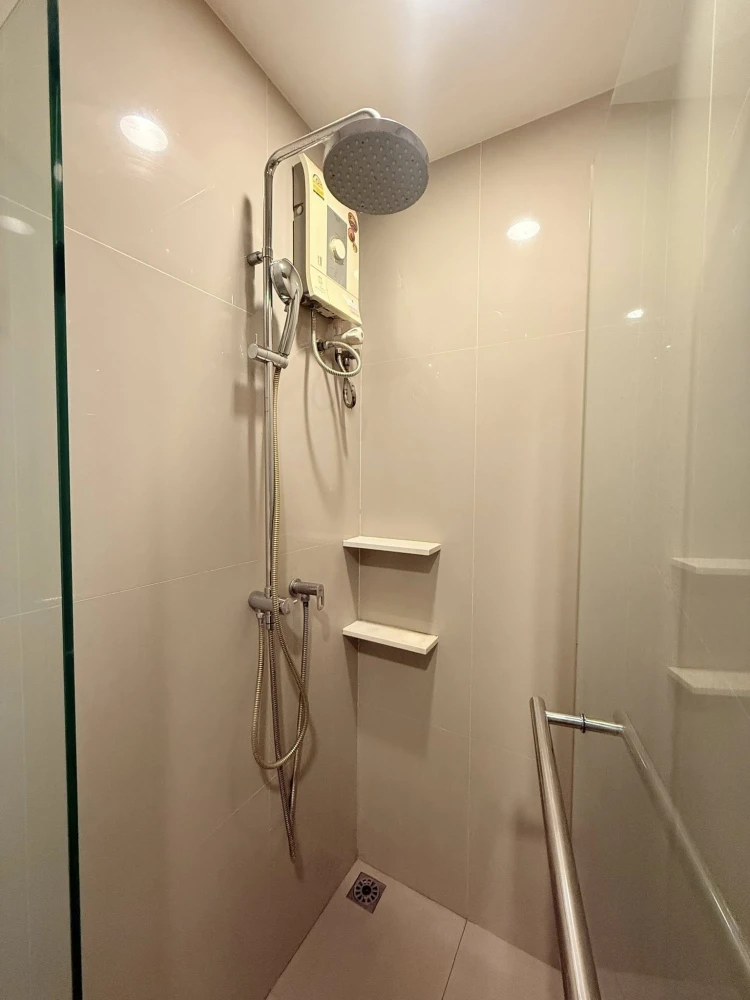 sale or rent! Rhythm Asoke Condo, 2 rooms, ready to move in, 12th floor, just the right height, great price. Come and reserve yours today!
