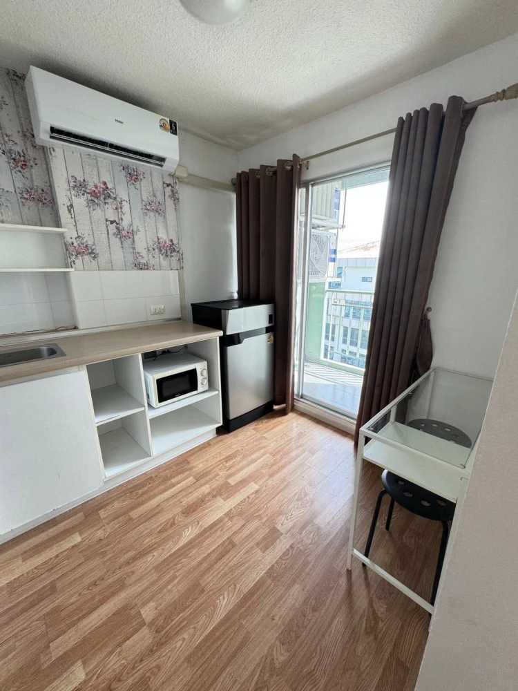 Urgent sale! Lumpini Condo, On Nut, Lat Krabang. 2 rooms, well separated. Great price. Don't miss it, you'll regret it later.