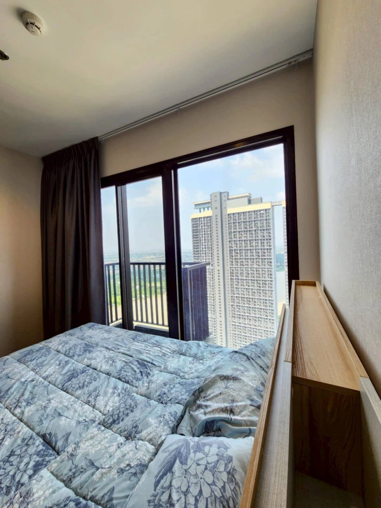 Urgent sale! Condo The Politan Rive, 51st floor, river view, with built-in furniture. Come and reserve now. Don't delay!