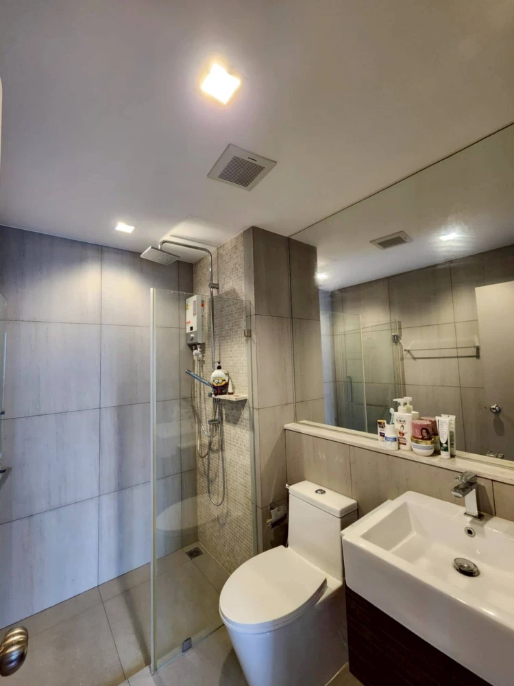 Urgent sale! Condo The Politan Rive, 51st floor, river view, with built-in furniture. Come and reserve now. Don't delay!