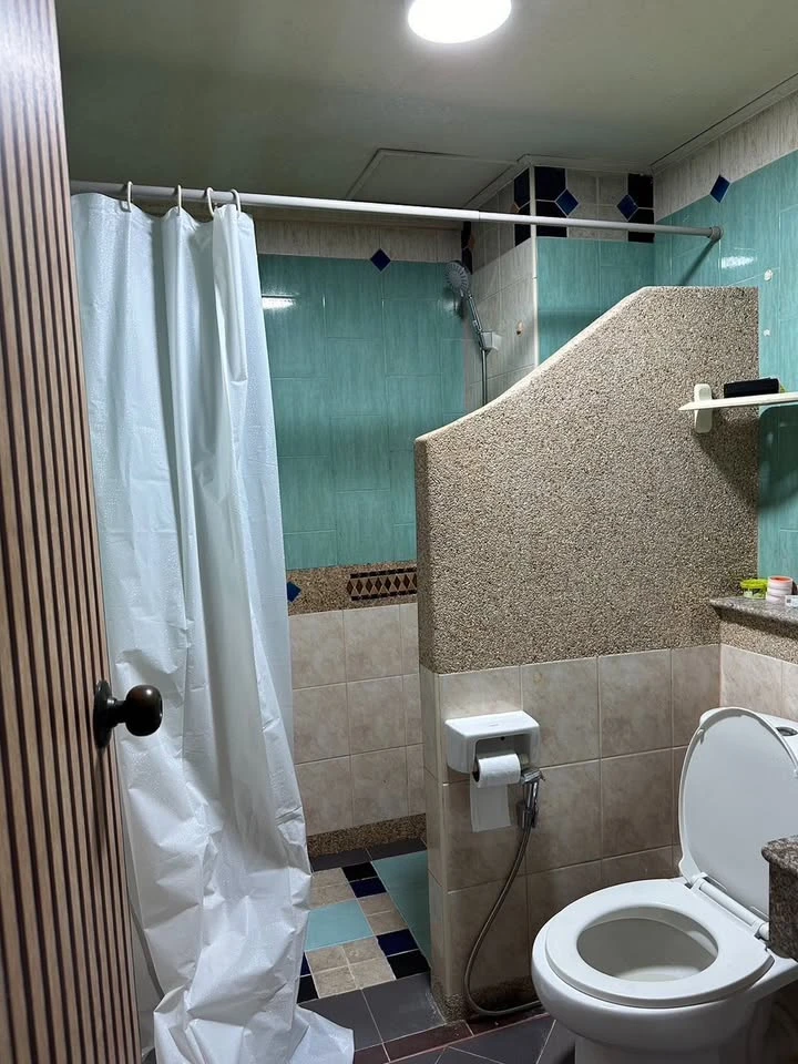 Urgent sale: Champs Elysees Tiwanon, spacious room, lots of usable space, and not too expensive. Buy now!