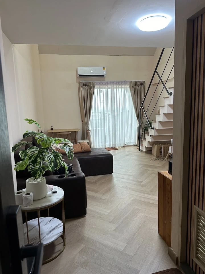 Urgent sale: Champs Elysees Tiwanon, spacious room, lots of usable space, and not too expensive. Buy now!