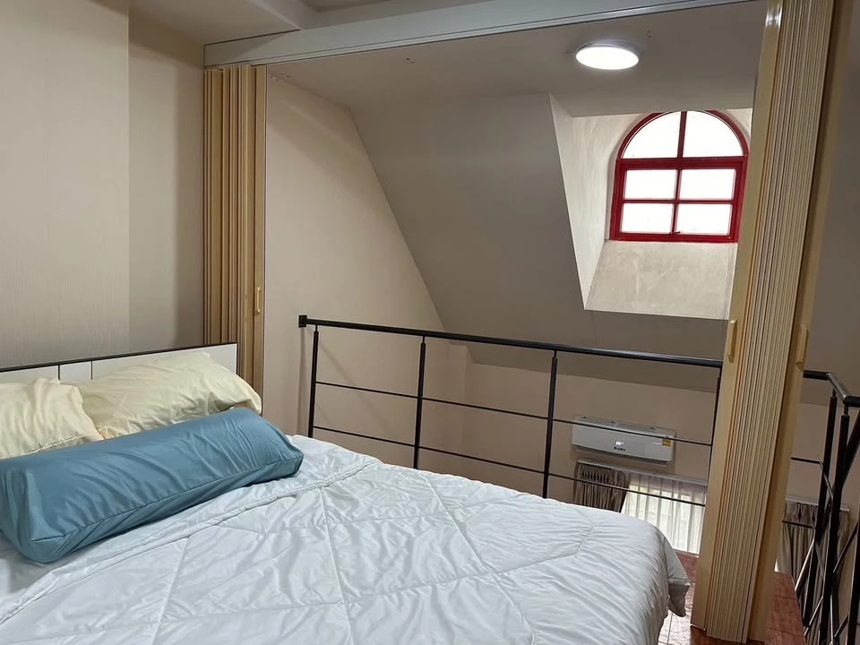 Urgent sale: Champs Elysees Tiwanon, spacious room, lots of usable space, and not too expensive. Buy now!