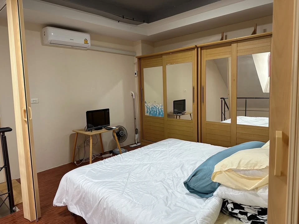 Urgent sale: Champs Elysees Tiwanon, spacious room, lots of usable space, and not too expensive. Buy now!
