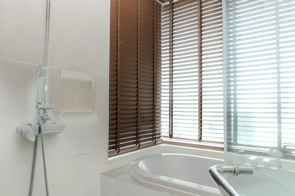 Urgent sale!! The Emporio Place, 23rd floor, beautifully decorated, built-in furniture. High view, don't wait, book now!!