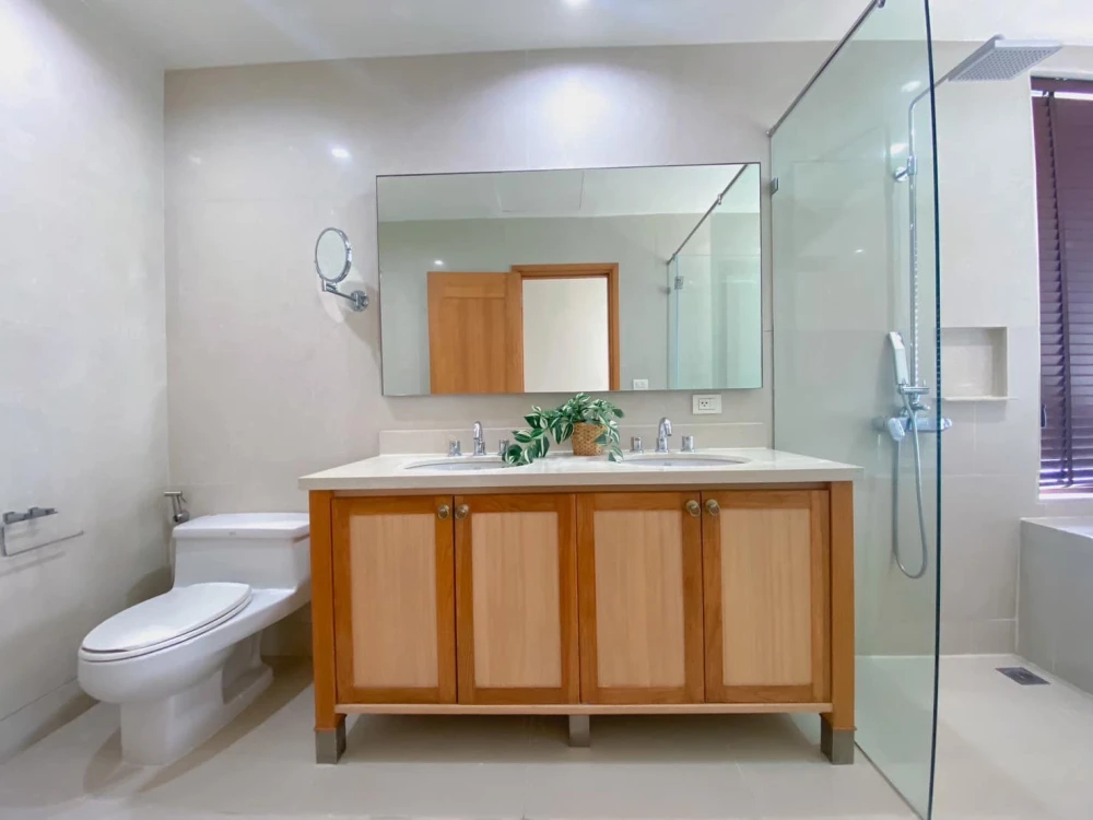 Urgent sale!! The Emporio Place, 23rd floor, beautifully decorated, built-in furniture. High view, don't wait, book now!!