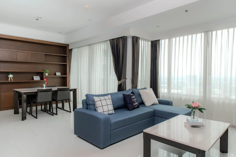 Urgent sale!! The Emporio Place, 23rd floor, beautifully decorated, built-in furniture. High view, don't wait, book now!!