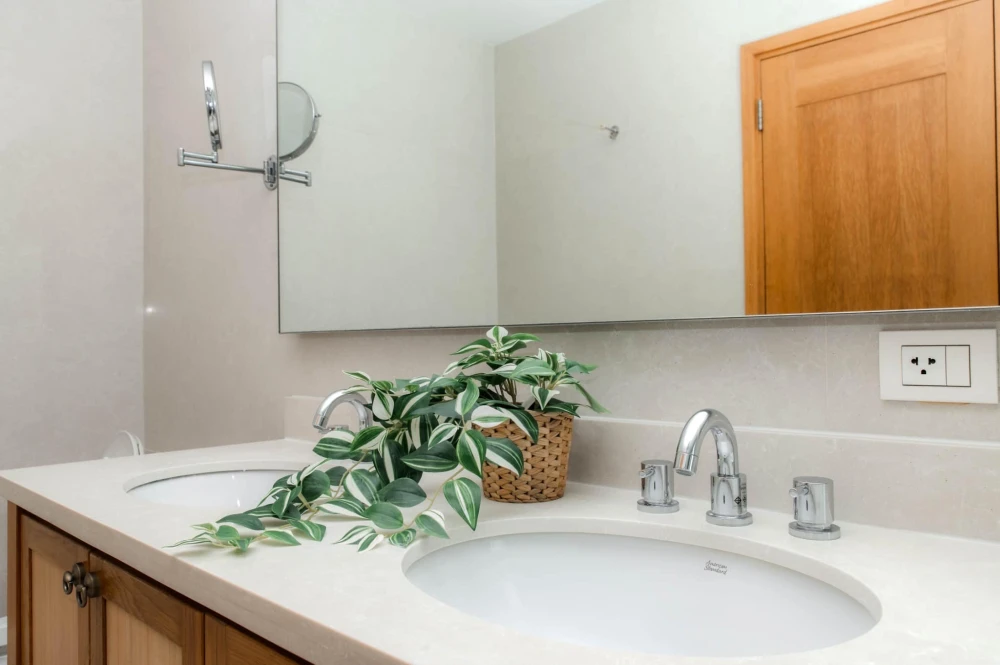 Urgent sale!! The Emporio Place, 23rd floor, beautifully decorated, built-in furniture. High view, don't wait, book now!!