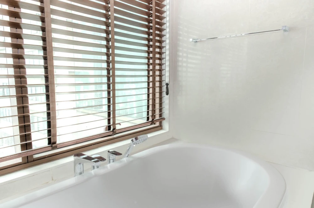 Urgent sale!! The Emporio Place, 23rd floor, beautifully decorated, built-in furniture. High view, don't wait, book now!!
