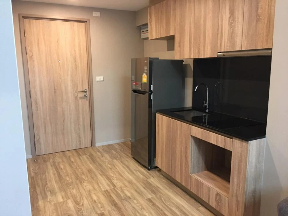 Urgent sale!! Blossom Condo at Sathorn-Charoen Rat, 1st floor, Building D, beautiful room, fully furnished, convenient transportation, don't miss it!!