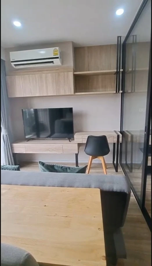 Urgent Sale!! Blossom Condo at Sathorn-Charoenrat, 2nd floor, Building A, beautiful unit, fully furnished, ready to move in immediately. Reserve now!!