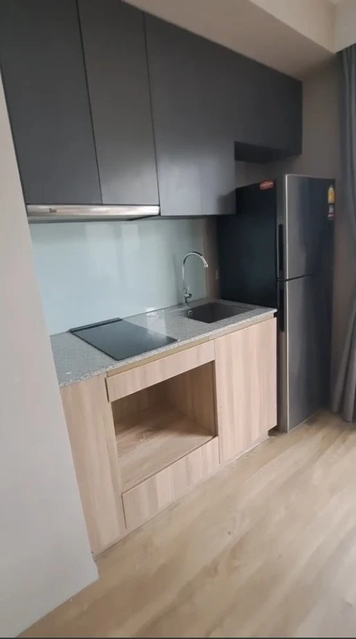 Urgent Sale!! Blossom Condo at Sathorn-Charoenrat, 2nd floor, Building A, beautiful unit, fully furnished, ready to move in immediately. Reserve now!!