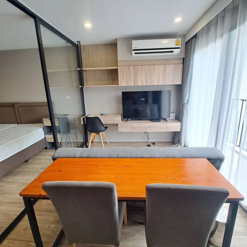 Urgent Sale!! Blossom Condo at Sathorn-Charoenrat, 5th floor, Building E, beautiful unit, fully furnished, ready to move in immediately. Reserve now!!