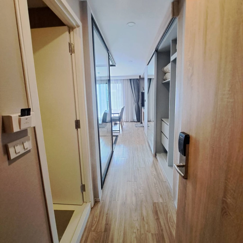 Urgent Sale!! Blossom Condo at Sathorn-Charoenrat, 5th floor, Building E, beautiful unit, fully furnished, ready to move in immediately. Reserve now!!