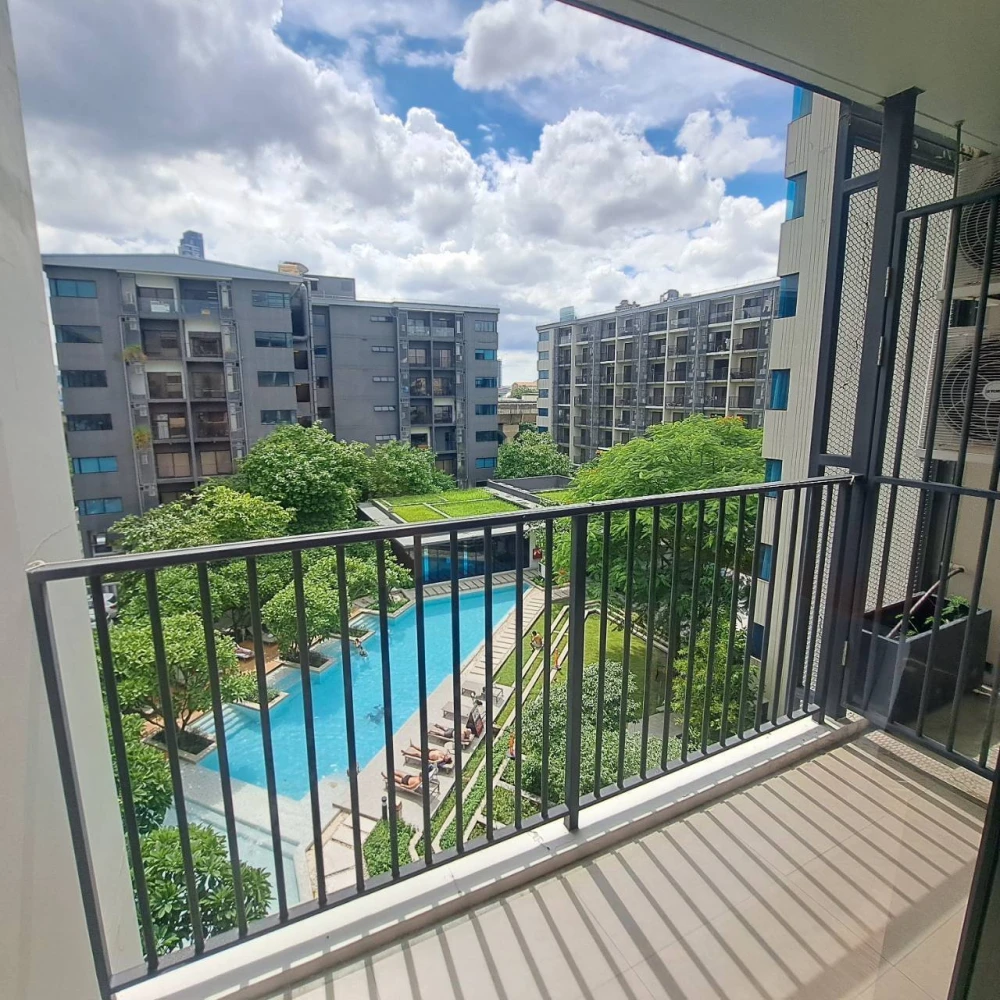 Urgent Sale!! Blossom Condo at Sathorn-Charoenrat, 5th floor, Building E, beautiful unit, fully furnished, ready to move in immediately. Reserve now!!