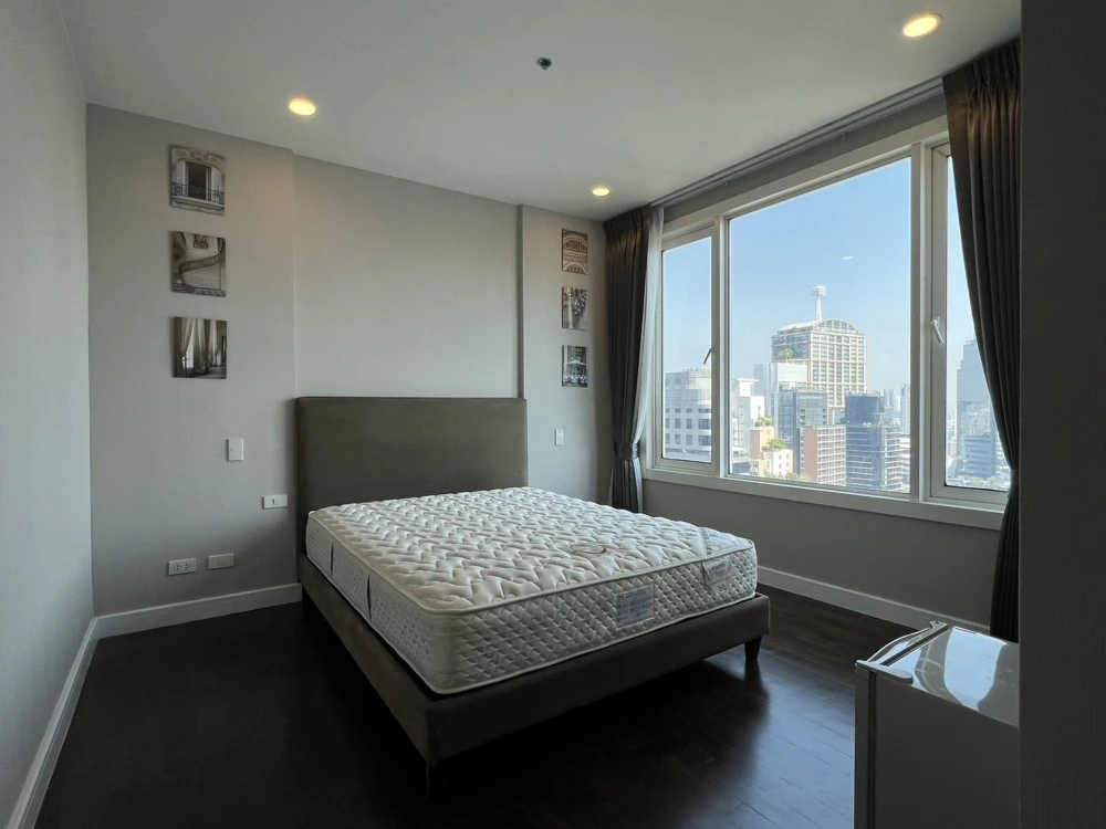 Urgent sale!! Siri Twenty Four house, 33rd floor, 2-storey luxury condo, spacious, fully furnished, ready to move in, hurry up and reserve now!!