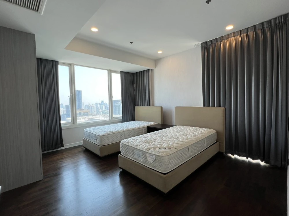 Urgent sale!! Siri Twenty Four house, 33rd floor, 2-storey luxury condo, spacious, fully furnished, ready to move in, hurry up and reserve now!!