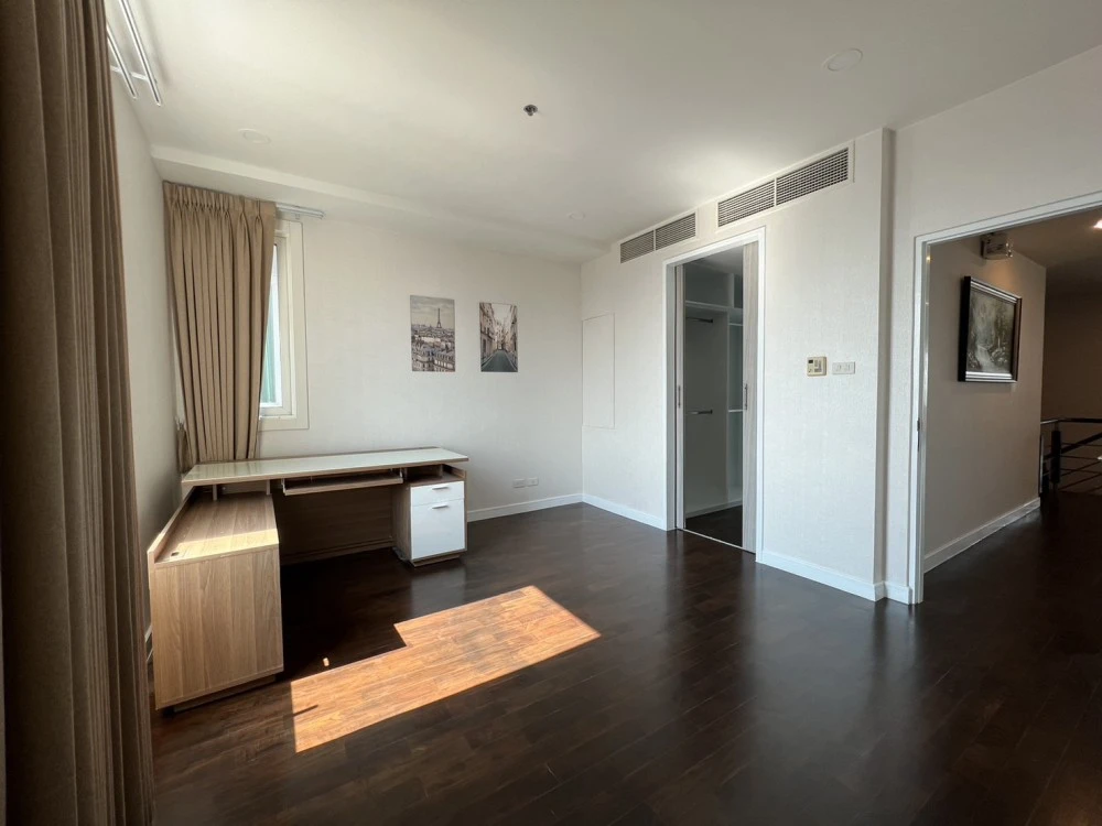 Urgent sale!! Siri Twenty Four house, 33rd floor, 2-storey luxury condo, spacious, fully furnished, ready to move in, hurry up and reserve now!!