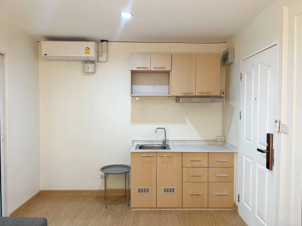 Urgent sale: Prachaya Place Ratchada-Huai Khwang, beautifully decorated room, pleasing white tone, affordable price, buy now.