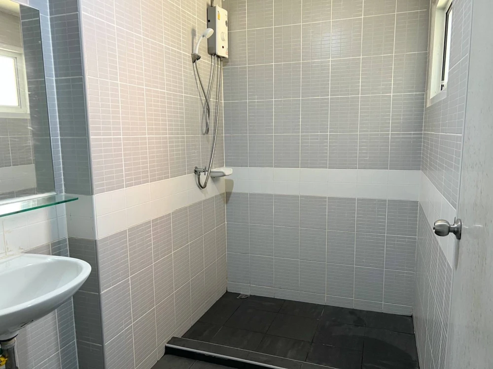 Urgent sale: Prachaya Place Ratchada-Huai Khwang, beautifully decorated room, pleasing white tone, affordable price, buy now.