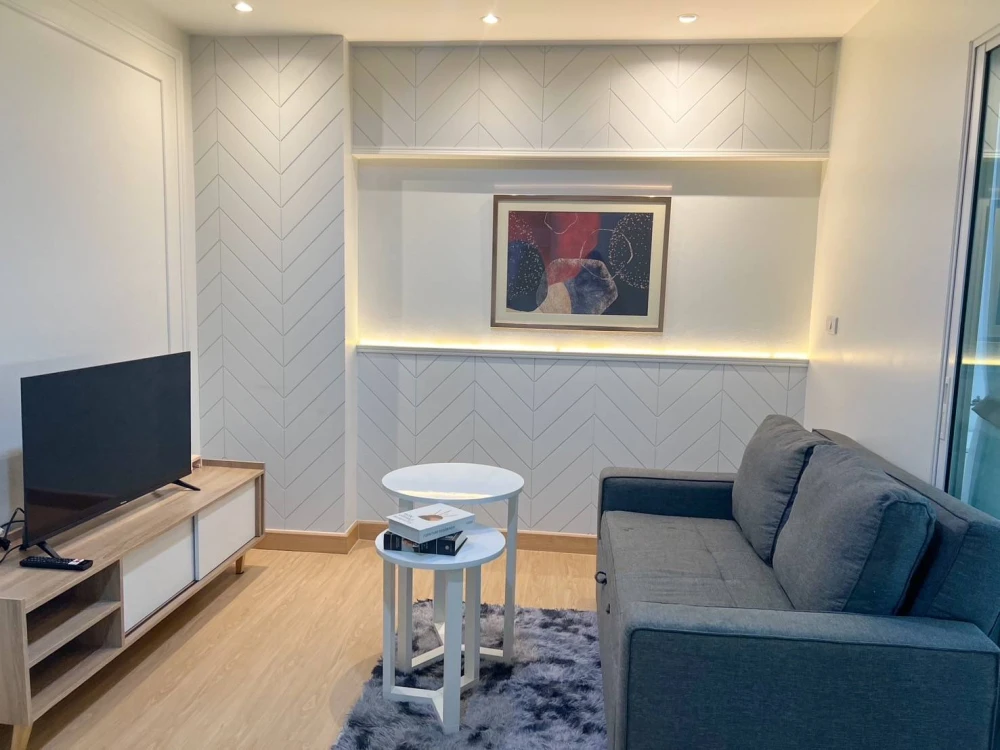 Urgent sale: Prachaya Place Ratchada-Huai Khwang, beautifully decorated room, pleasing white tone, affordable price, buy now.