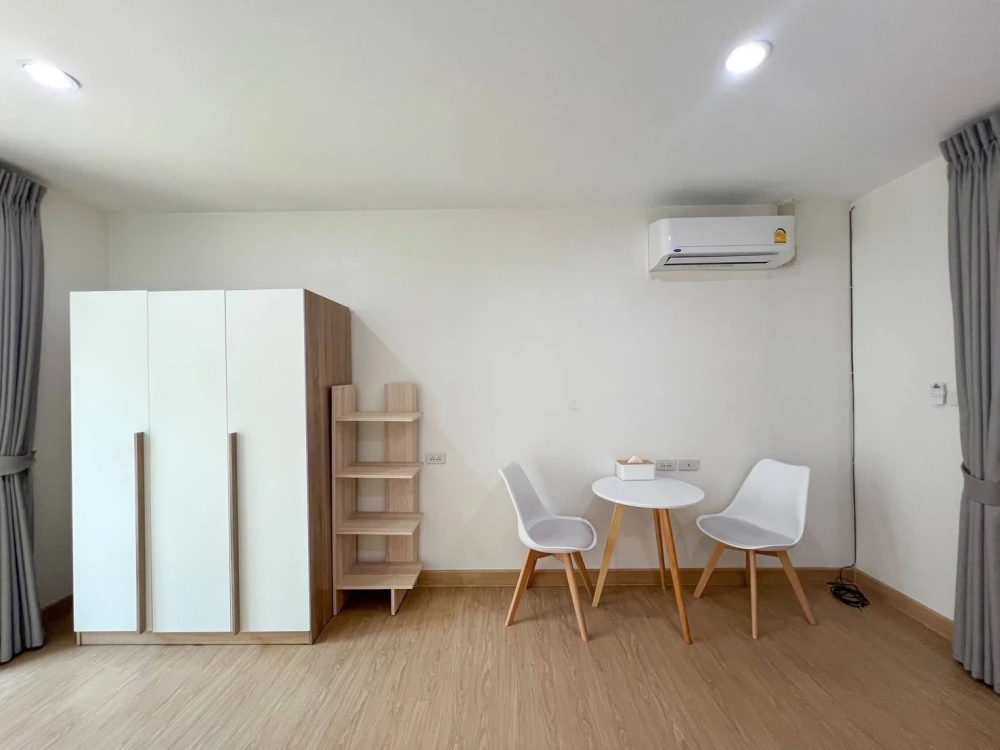 Urgent sale: Prachaya Place Ratchada-Huai Khwang, beautifully decorated room, pleasing white tone, affordable price, buy now.