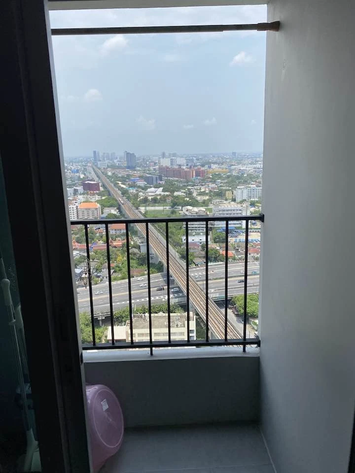 Urgent sale: Plum Condo Ramkhamhaeng Station, 30th floor, high view, comes with facilities, buy now.