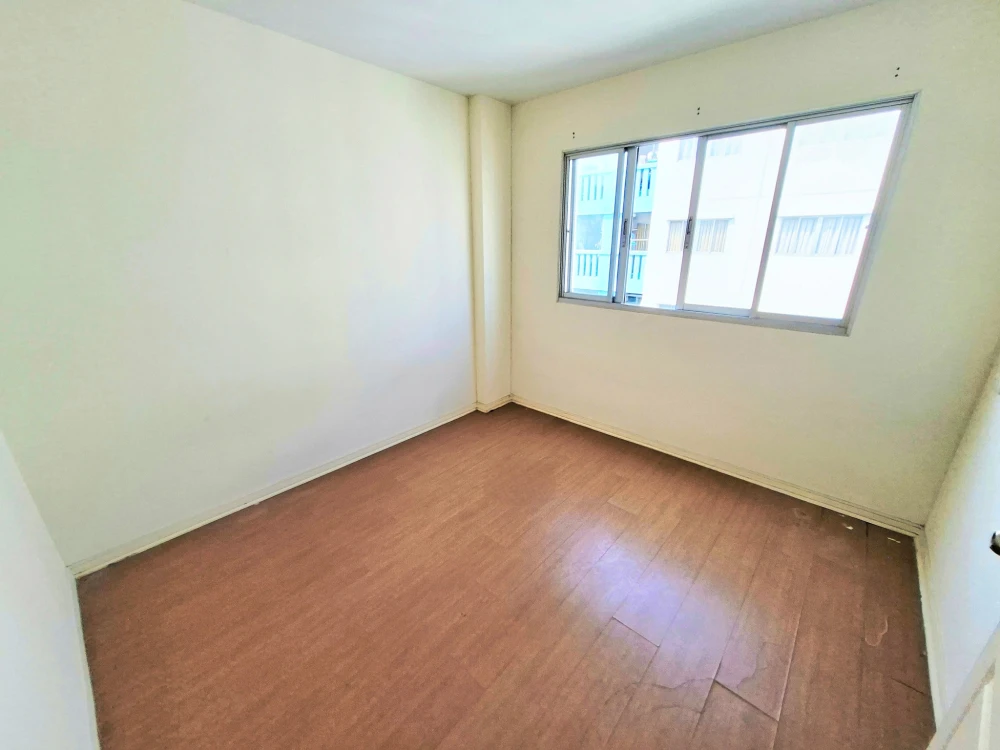 Urgent sale! Lumpini Condo Town Rattanathibet, unfurnished unit, affordable price. Perfect for those who love decorating their own space – don't miss