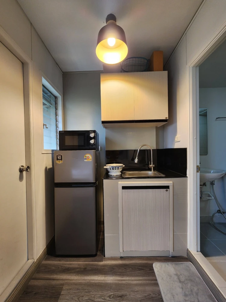 Urgent sale! Lumpini Condo Town Romklao-Suvarnabhumi. Fully furnished and ready to move in. Complete with furniture and appliances. Buy now! Don't mis