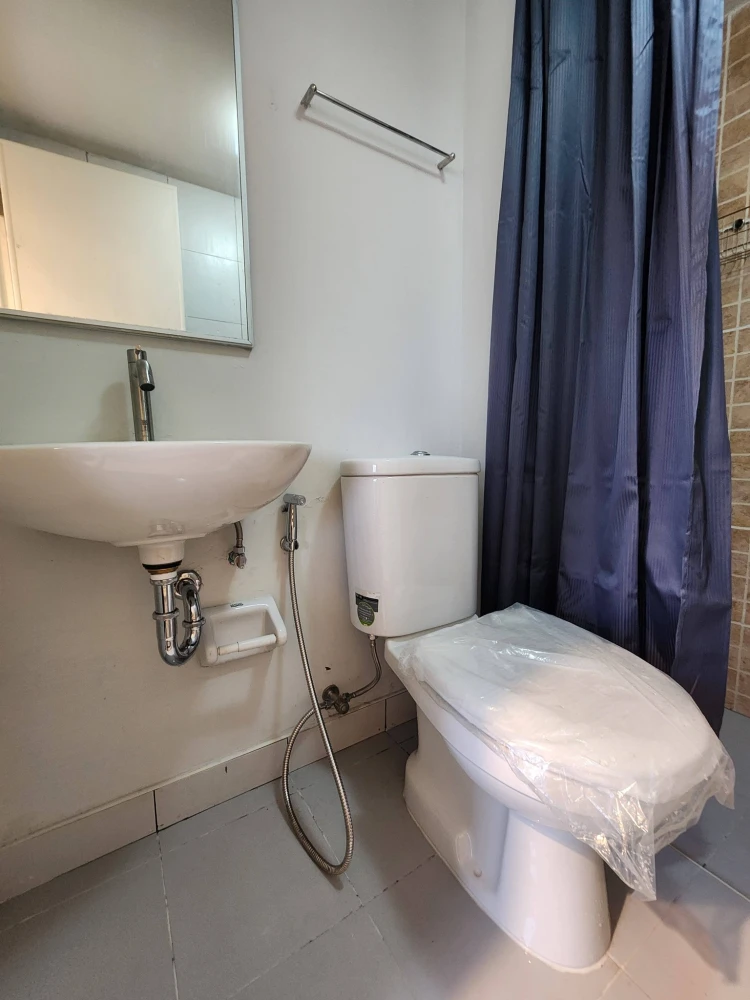 Urgent sale! Lumpini Condo Town Romklao-Suvarnabhumi. Fully furnished and ready to move in. Complete with furniture and appliances. Buy now! Don't mis