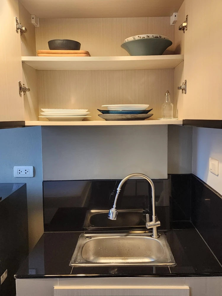 Urgent sale! Lumpini Condo Town Romklao-Suvarnabhumi. Fully furnished and ready to move in. Complete with furniture and appliances. Buy now! Don't mis