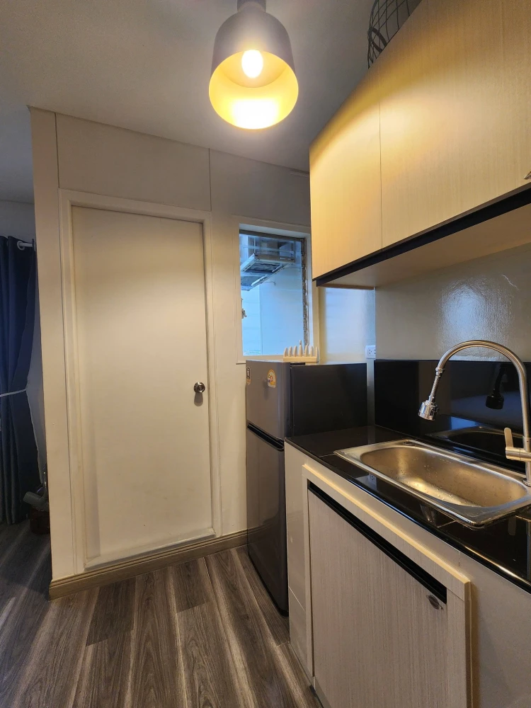 Urgent sale! Lumpini Condo Town Romklao-Suvarnabhumi. Fully furnished and ready to move in. Complete with furniture and appliances. Buy now! Don't mis