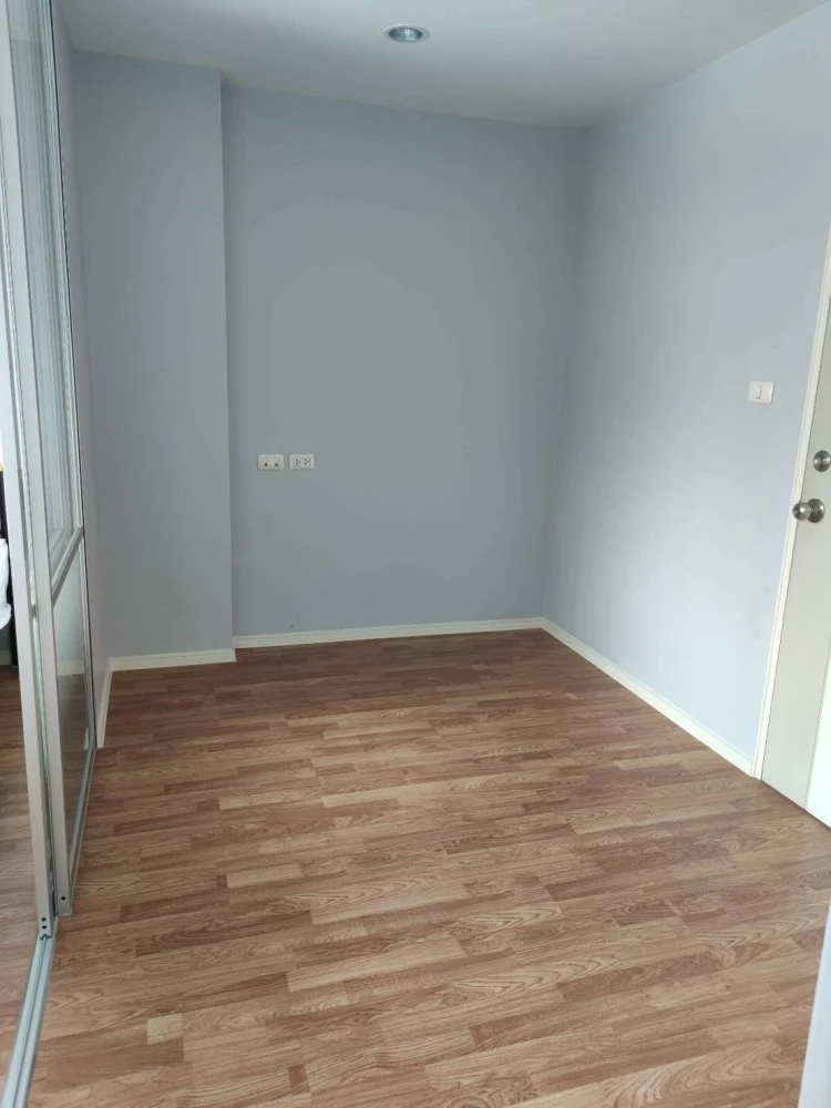 Urgent sale, Lumpini Nawamin Sri Burapha, 8th floor, empty room, those who like to decorate, don't miss out, hurry up and reserve ownership.
