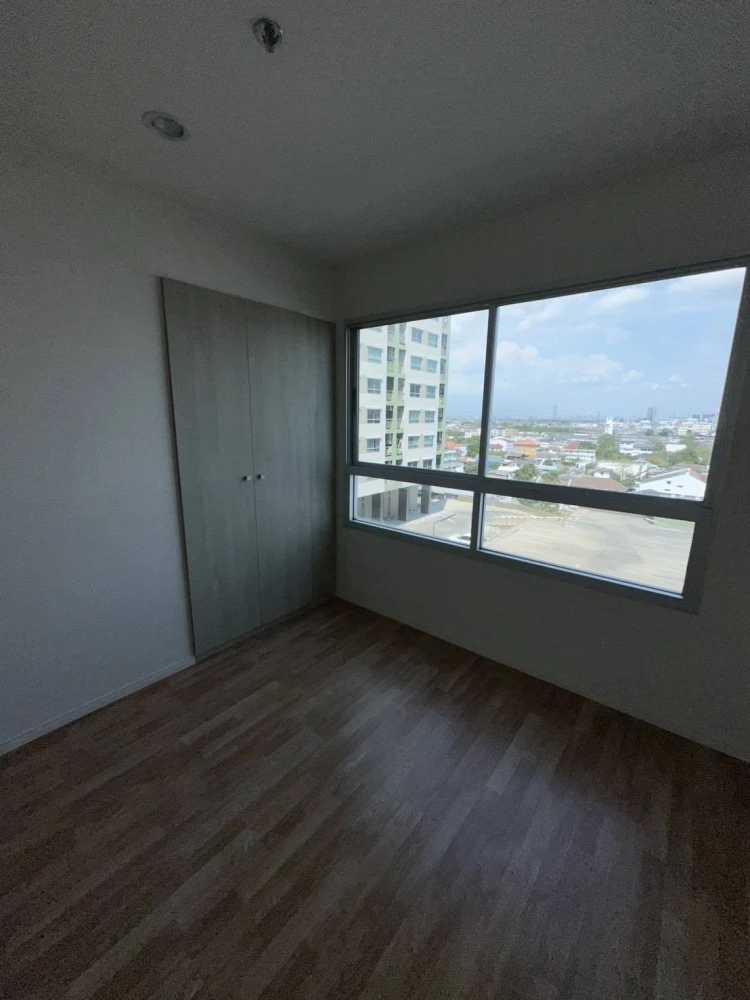 Urgent sale, Lumpini Park Phetkasem 98, empty room, not too expensive, those who like to decorate their rooms should not miss this.
