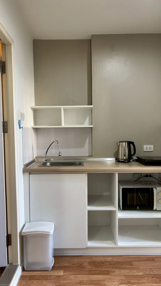Urgent sale! Lumpini Mix Theparak-Srinakarin, ready-to-move-in unit. Fully furnished with appliances. Just bring your personal belongings and move in!