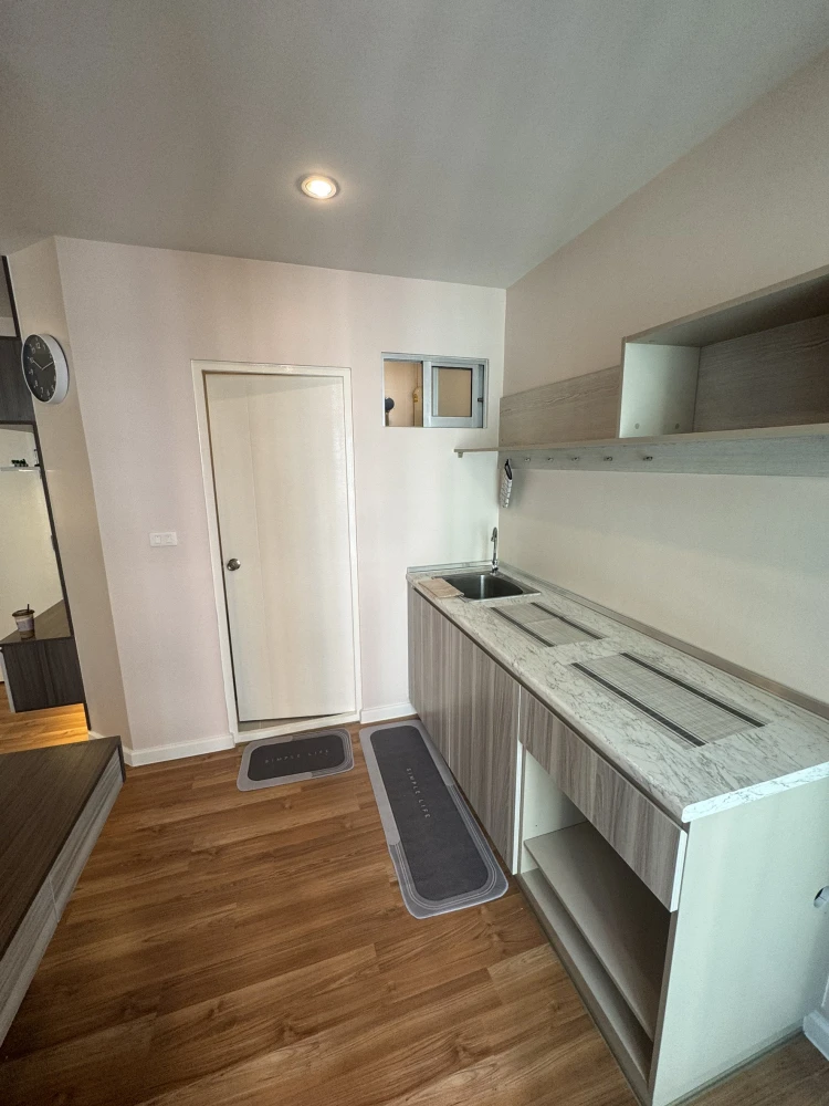 Urgent sale!! V Condo Lat Krabang, 3rd floor, Building B1, nice room, good price, ready to move in, don't miss it!!