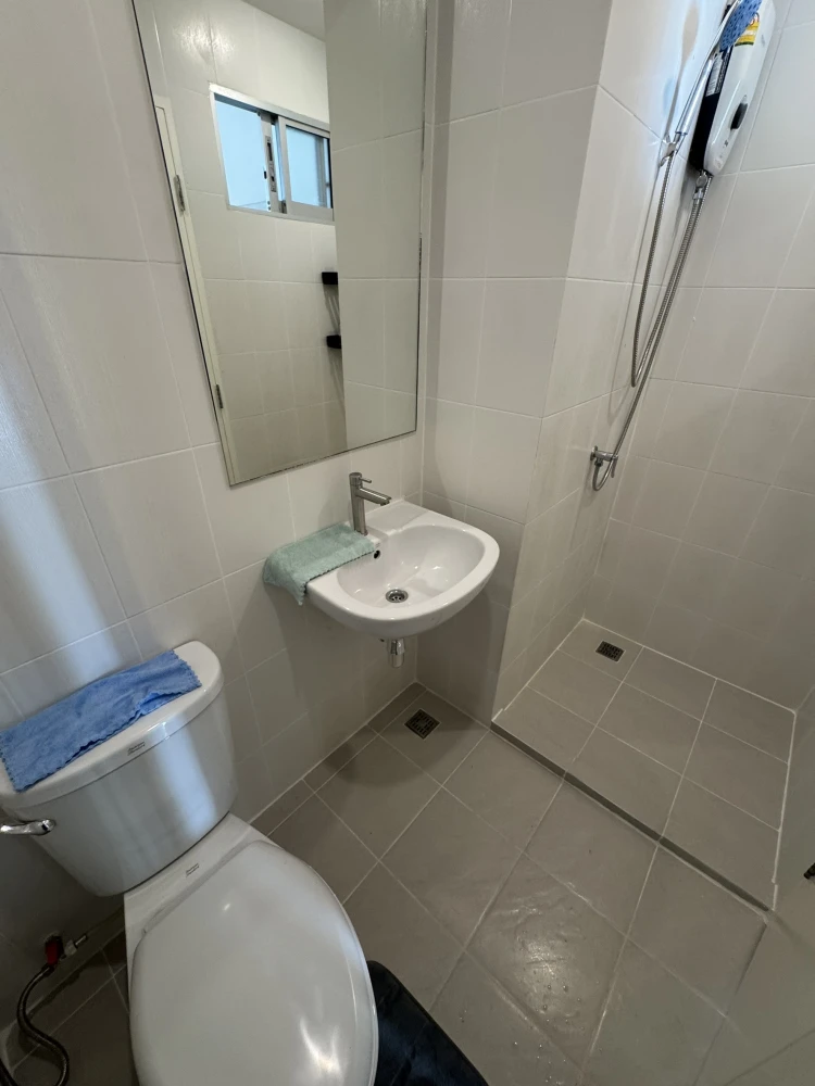Urgent sale!! V Condo Lat Krabang, 3rd floor, Building B1, nice room, good price, ready to move in, don't miss it!!