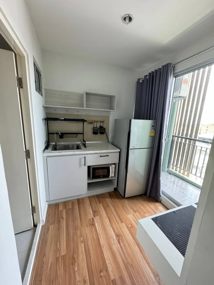 Urgent sale, V Condo Lat Krabang, well-separated rooms, reasonable price, good for living or investing, book now, don't delay.