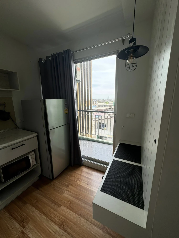 Urgent sale, V Condo Lat Krabang, well-separated rooms, reasonable price, good for living or investing, book now, don't delay.