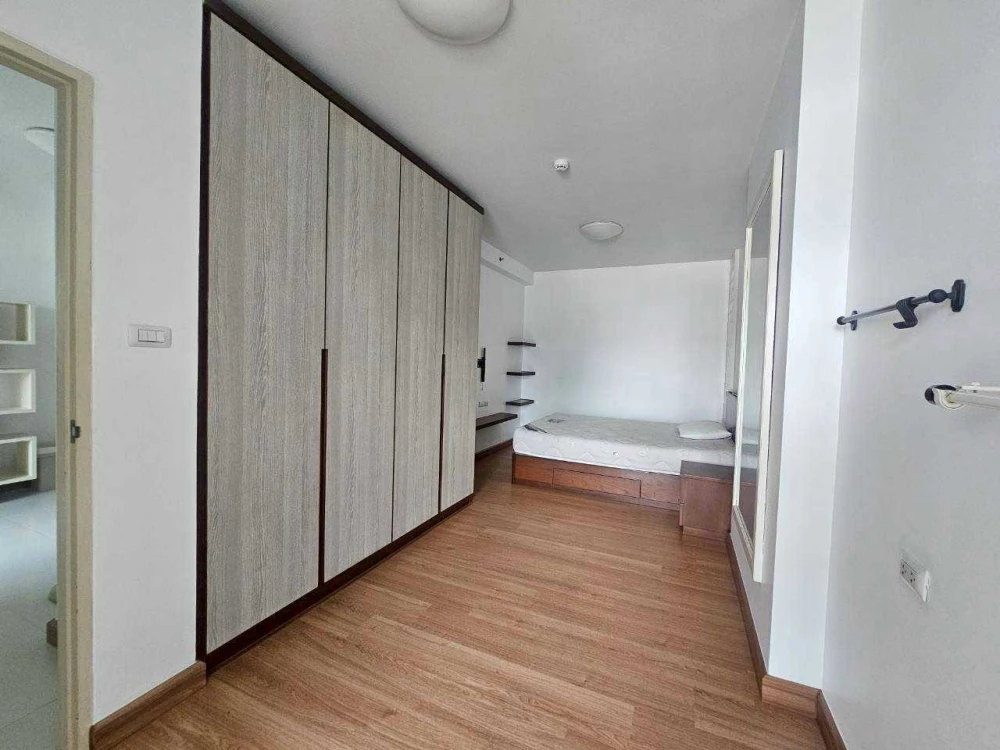 Urgent sale! Supalai Park Ratchayothin. Large, comfortable rooms with ample usable space. Book yours today! Don't miss out!